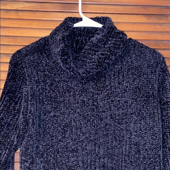Black turtleneck sweater - Picture 2 of 2